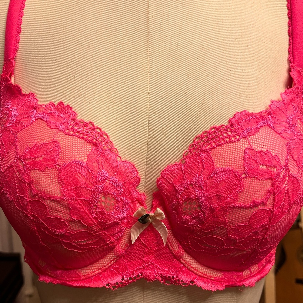 VS lined Demi bra. 34D. Very nice gently used condition